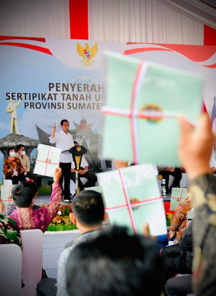 Presiden Jokowi Kembali Tegaskan Pentingnya Sertifikat Tanah bagi Masyarakat Presiden Jokowi Kembali Tegaskan Pentingnya Sertifikat Tanah bagi Masyarakat